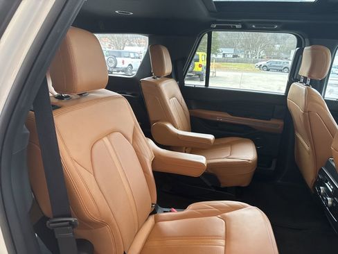 Certified 2022 Ford Expedition Platinum image 24