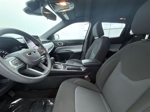 Used 2024 Jeep Compass Sport image 11
