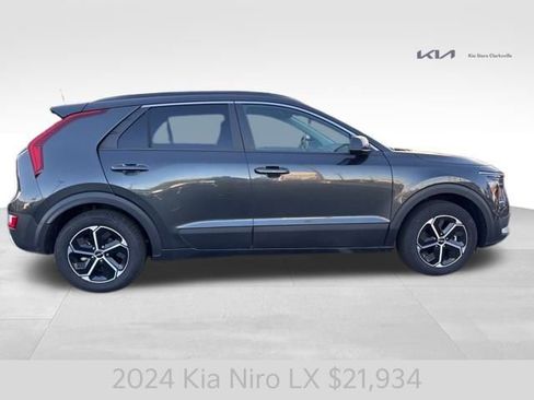 Certified 2024 Kia Niro LX image 9