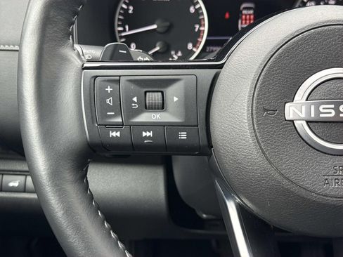 Used 2025 Nissan Pathfinder SL image 14