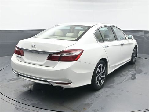Used 2017 Honda Accord EX image 5