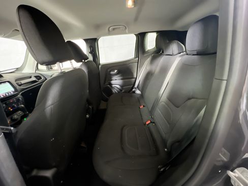 Used 2022 Jeep Renegade Latitude AWD/4WD image 23