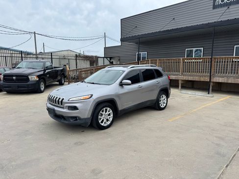 Used 2016 Jeep Cherokee Latitude w/ Safety/Convenience Group image 1