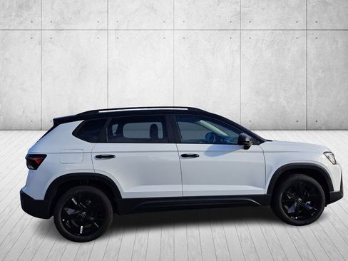 New 2026 Volkswagen Taos SE image 4