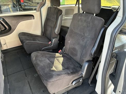 Used 2014 Dodge Grand Caravan SXT image 13