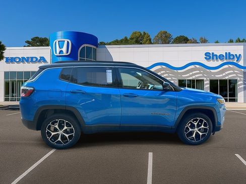 Used 2024 Jeep Compass Limited image 9