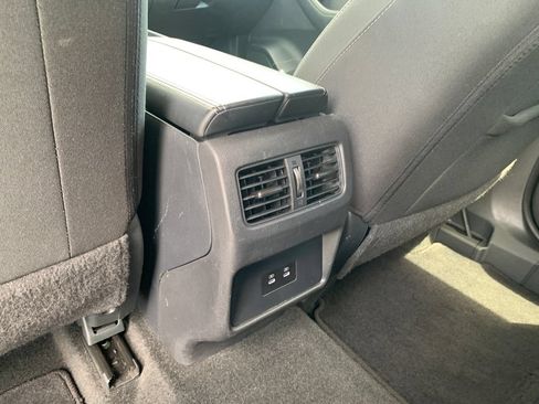 Used 2024 Nissan Rogue SV FWD image 24