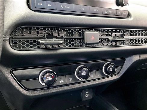 Used 2025 Honda HR-V LX image 31