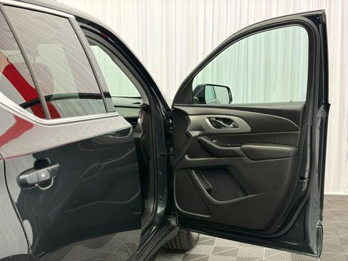 Used 2020 Chevrolet Traverse LT w/ LPO, Floor Liner Package AWD/4WD image 16