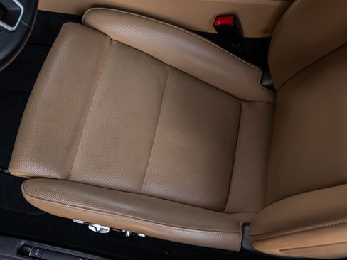 Certified 2019 Porsche 911 Targa 4S image 30