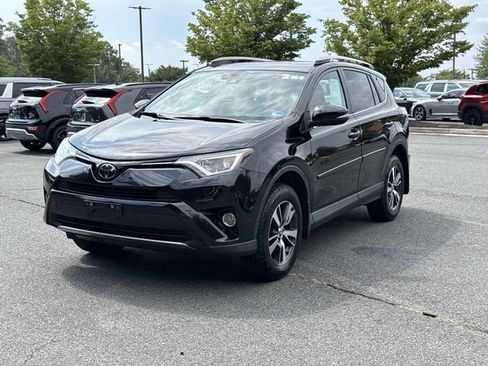 Used 2018 Toyota RAV4 XLE w/ Plus Extra Value Package AWD/4WD image 4