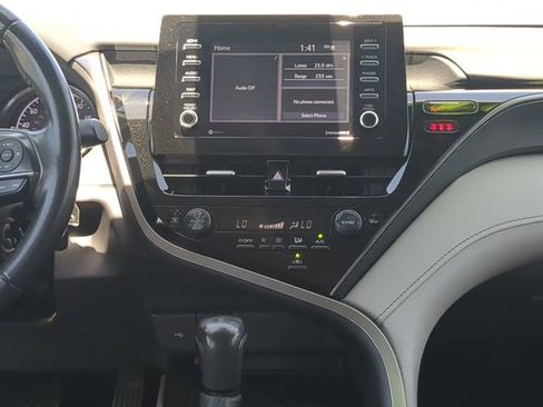 Used 2022 Toyota Camry SE image 17