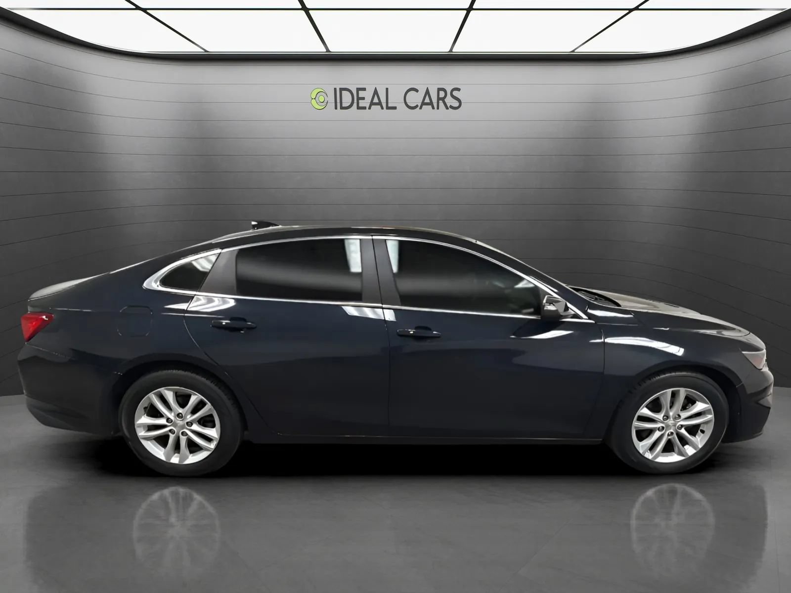 Used 2017 Chevrolet Malibu Hybrid w/ Leather Package FWD image 4
