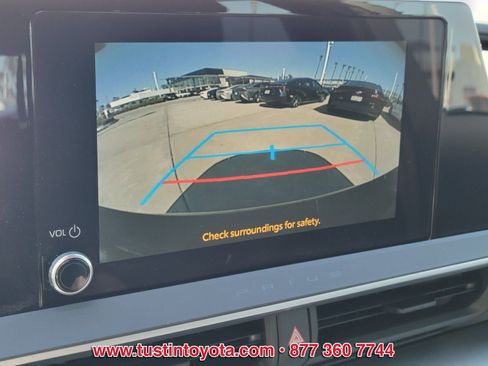Used 2024 Toyota Prius LE FWD image 21