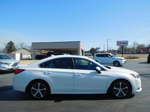 Used 2017 Subaru Legacy 2.5i Limited AWD/4WD image 2