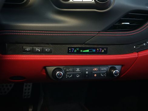 Used 2022 Ferrari F8 Tributo image 18