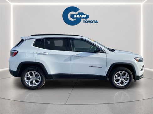 Used 2024 Jeep Compass Latitude image 17