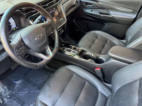 Used 2023 Chevrolet Bolt LT w/ Infotainment Package FWD image 11