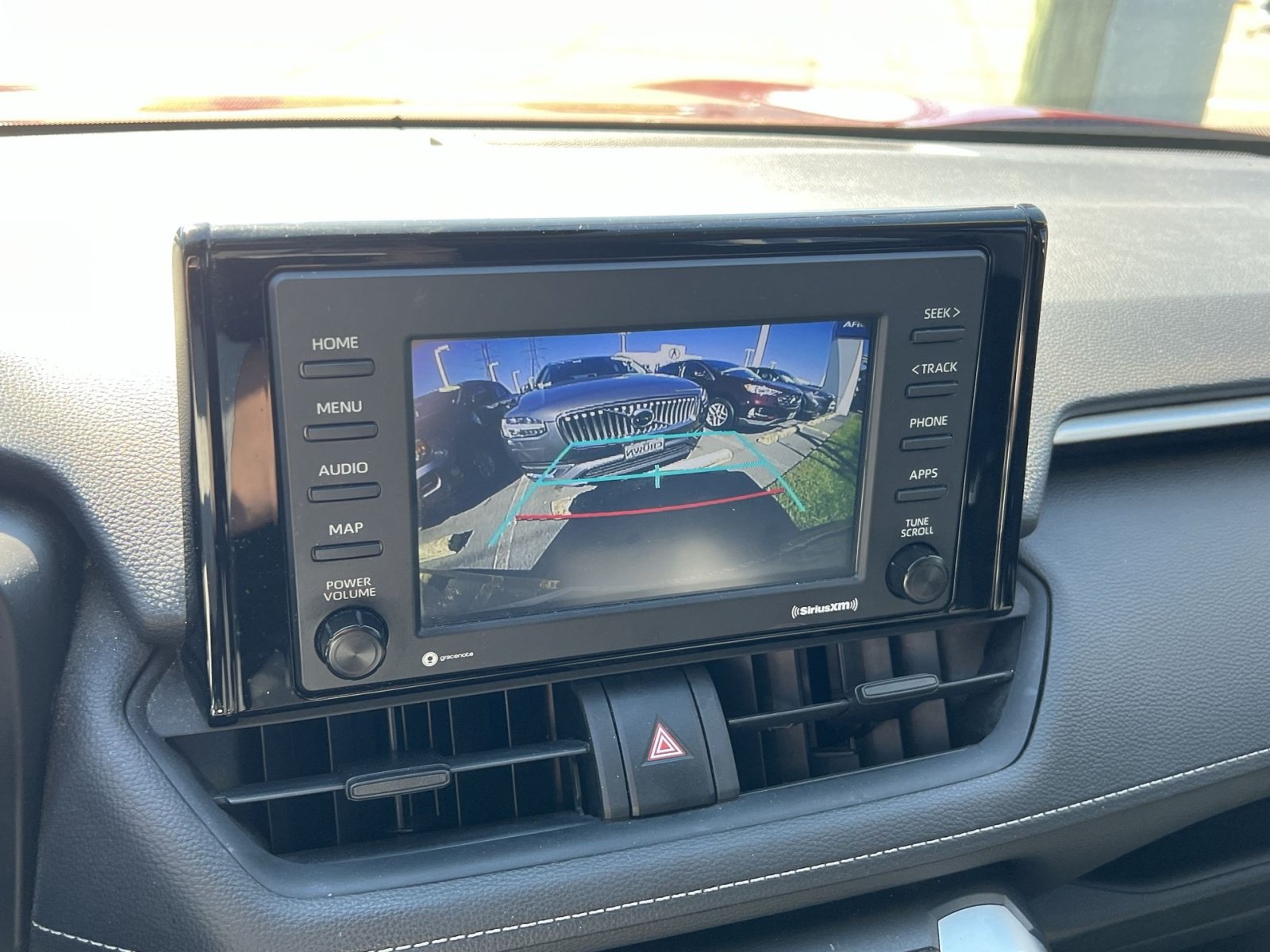 Used 2021 Toyota RAV4 LE AWD/4WD image 16