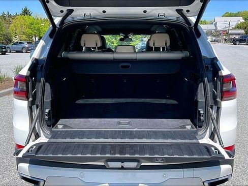 Used 2022 BMW X5 xDrive40i w/ Parking Assistance Package AWD/4WD image 16
