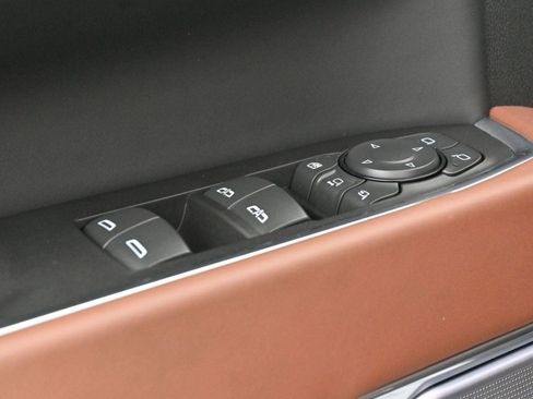 Used 2025 GMC Sierra 2500 Denali Ultimate image 12