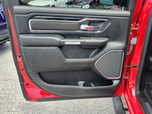 Used 2022 RAM 1500 Laramie AWD/4WD image 10