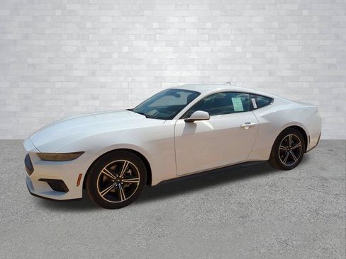 Used 2025 Ford Mustang Coupe RWD image 10