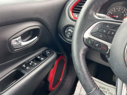 Used 2019 Jeep Renegade Trailhawk image 19