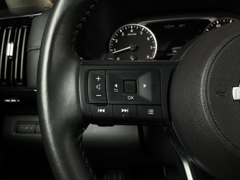 Used 2025 Nissan Pathfinder SV FWD image 34