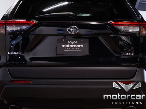 Used 2021 Toyota RAV4 XLE Premium FWD image 17