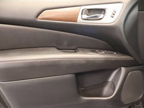 Used 2020 Nissan Pathfinder Platinum w/ Cargo Package AWD/4WD image 10