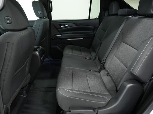 Used 2025 Chevrolet Traverse LT w/ Sun and Wheel Package AWD/4WD image 19
