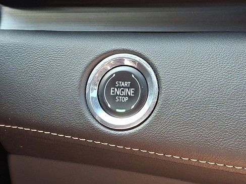 Used 2023 Cadillac Escalade ESV Premium Luxury image 27