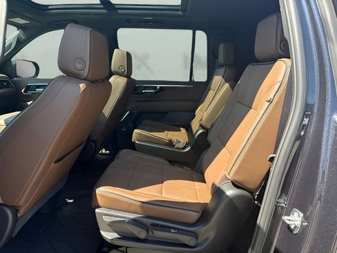 Used 2026 Chevrolet Suburban High Country RWD image 13