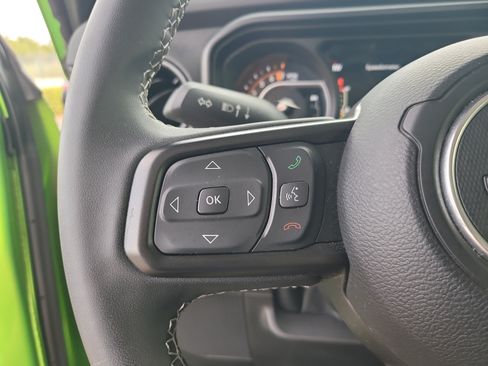 Used 2025 Jeep Gladiator Mojave w/ Safety Group AWD/4WD image 28