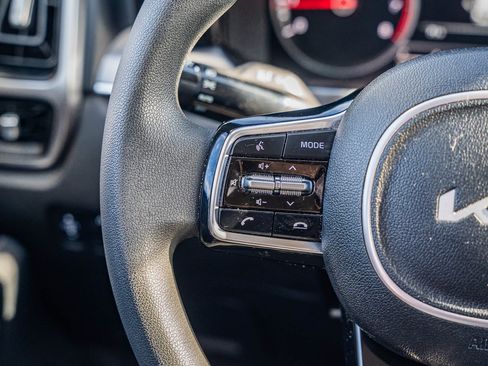 Used 2023 Kia Sorento LX image 25