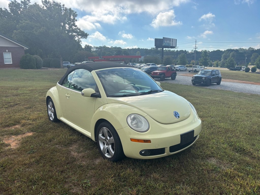 Used 2006 Volkswagen Beetle Convertible w/ Package 2 FWD image 3