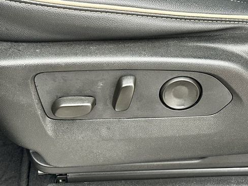 Used 2023 Chevrolet Suburban Premier image 39