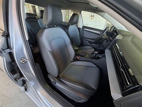 Used 2025 Volkswagen Jetta SE image 36