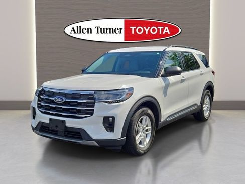 Used 2025 Ford Explorer Active w/ Active Comfort Package RWD image 3