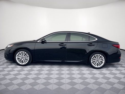 Used 2018 Lexus ES 350 w/ Ultra Luxury Package FWD image 2