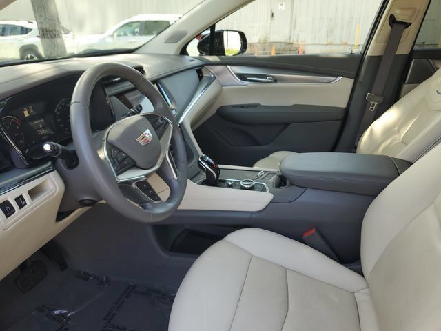 Used 2021 Cadillac XT5 Premium Luxury w/ LPO, Premium Carpet Package FWD image 23
