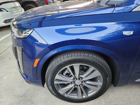 Used 2025 Cadillac XT6 Premium Luxury w/ Technology Package FWD image 5