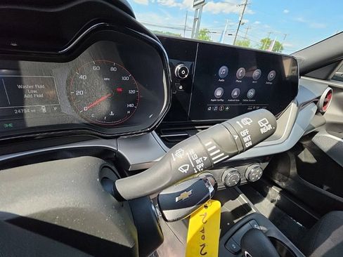 Used 2024 Chevrolet Trax RS FWD image 13