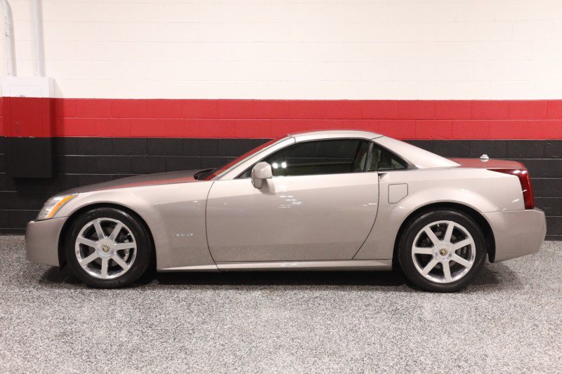 Used 2005 Cadillac XLR RWD image 24