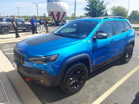 Used 2019 Jeep Cherokee Trailhawk AWD/4WD image 4