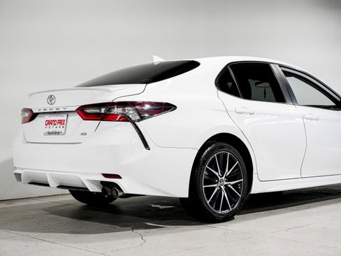 Used 2024 Toyota Camry SE FWD image 40