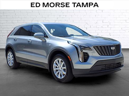 Used 2023 Cadillac XT4 Luxury w/ Cold Weather Package FWD image 5