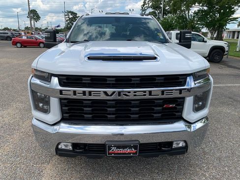 Used 2021 Chevrolet Silverado 2500 LT w/ Convenience Package AWD/4WD image 3