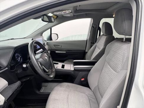 Certified 2021 Toyota Sienna LE image 7